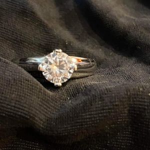 Costume jewelry Ring